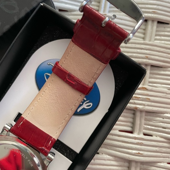 Mickey Mouse Watch - Picture 7 of 11